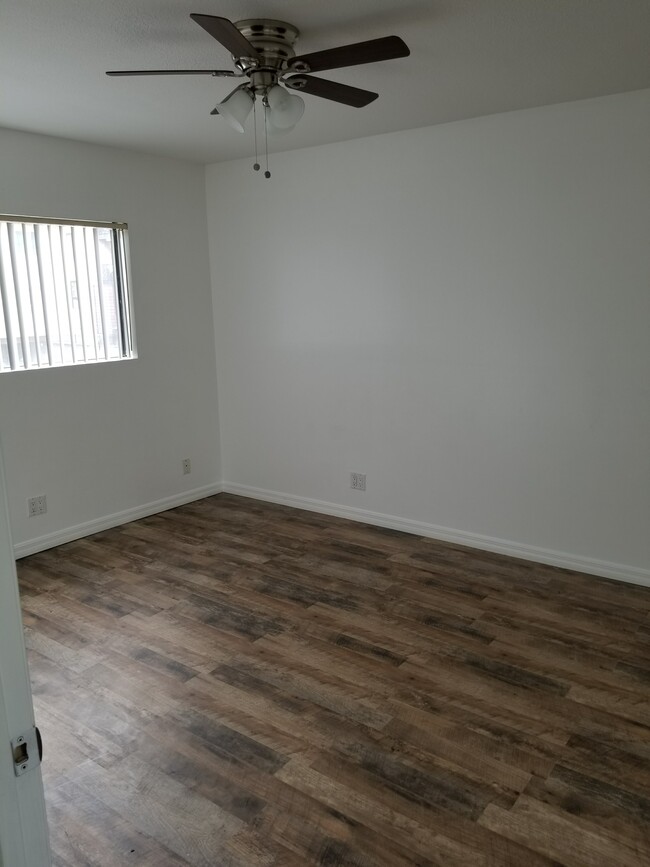 Foto del edificio - 5544 Elmer Avenue