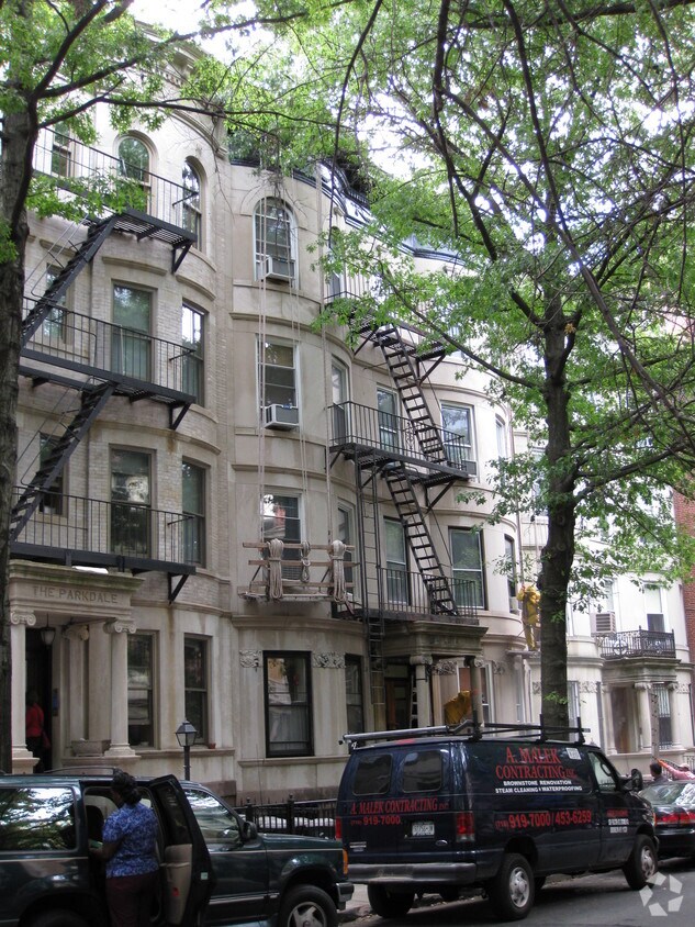 Building Photo - 594 6th St