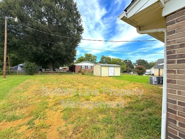 Building Photo - 2132 Brookneal Dr