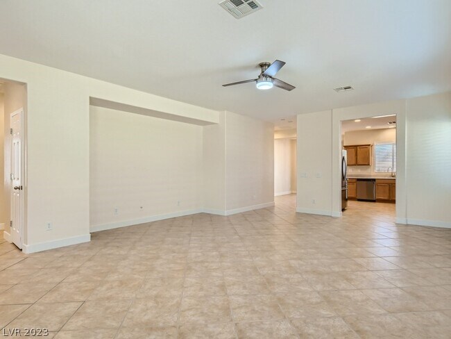 Foto del edificio - 7204 Crescentville Ave