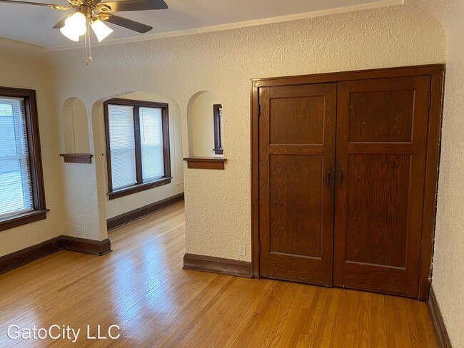 Foto del edificio - 6126 W Burnham St