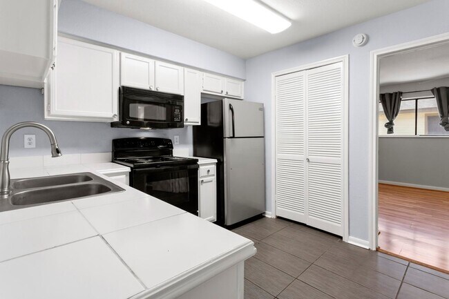 Foto del edificio - 2425 Holly Hall St