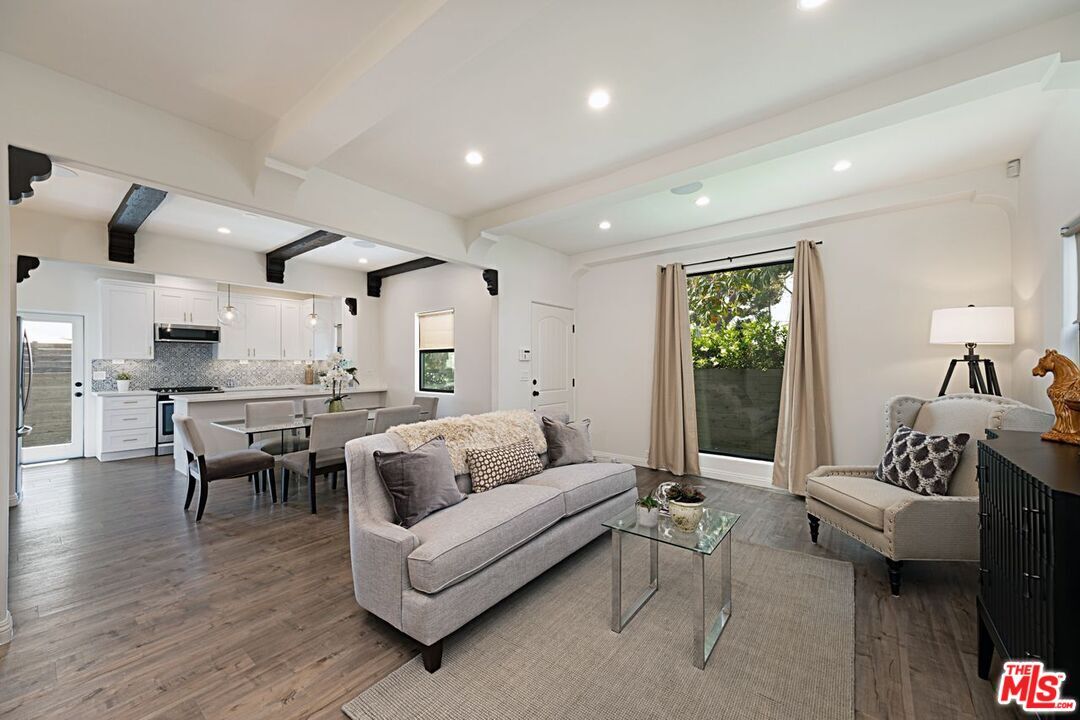 Foto principal - 8961 Cadillac Ave
