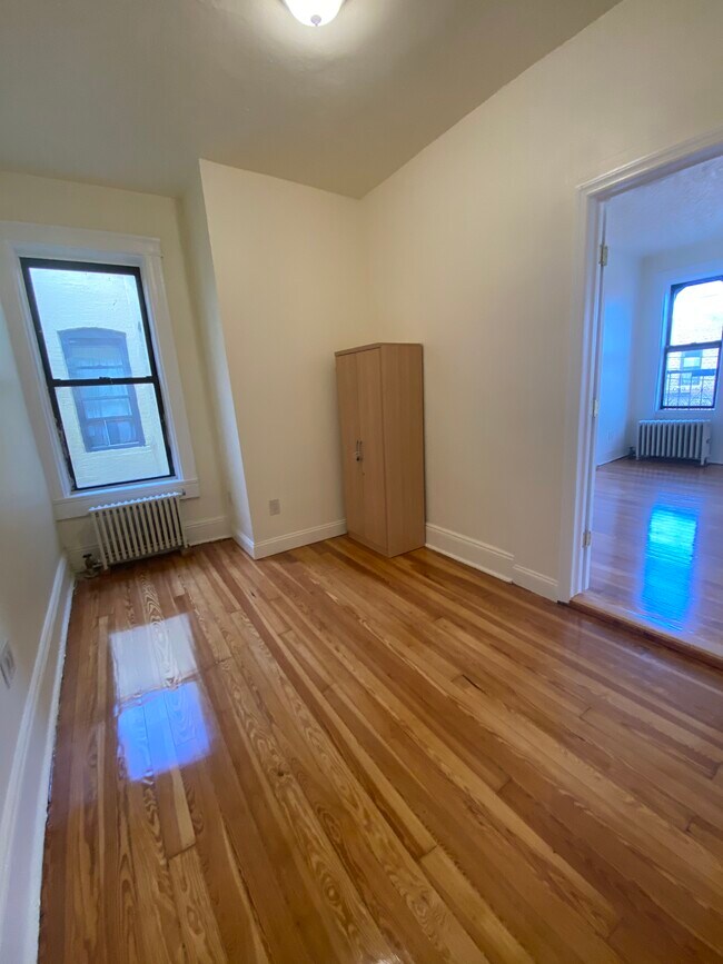 Small be - 3004 47th St