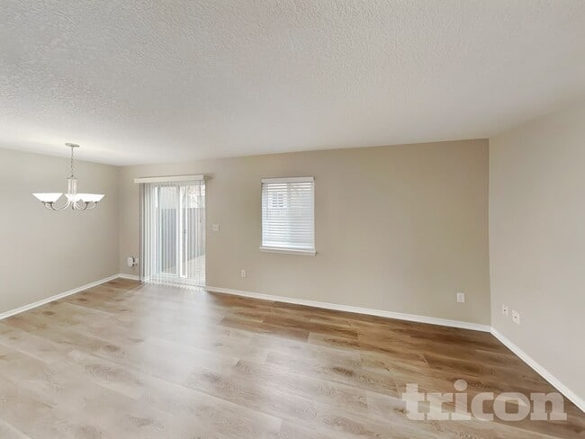 Building Photo - 1811 NE 89th Cir