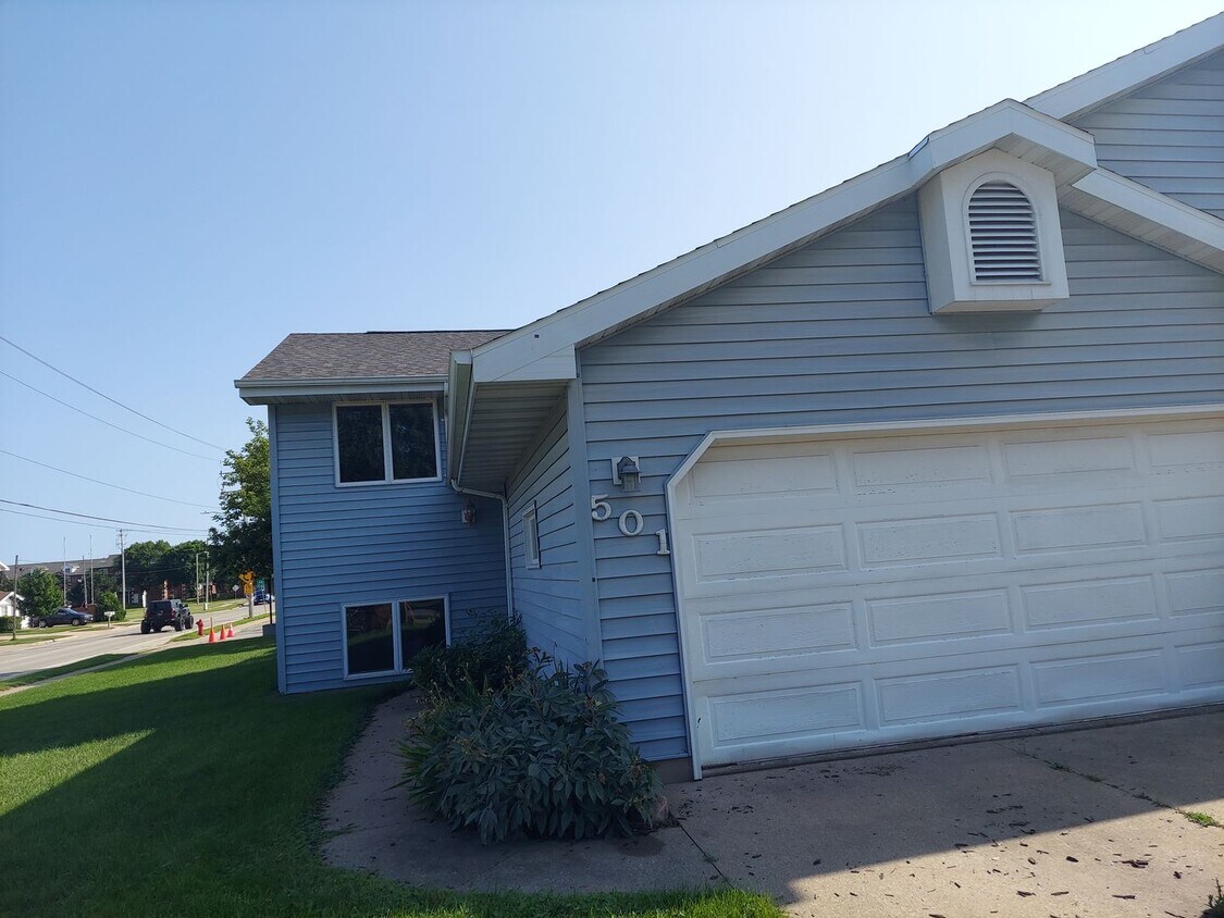 Foto del edificio - 501-503 Stonegate Drive