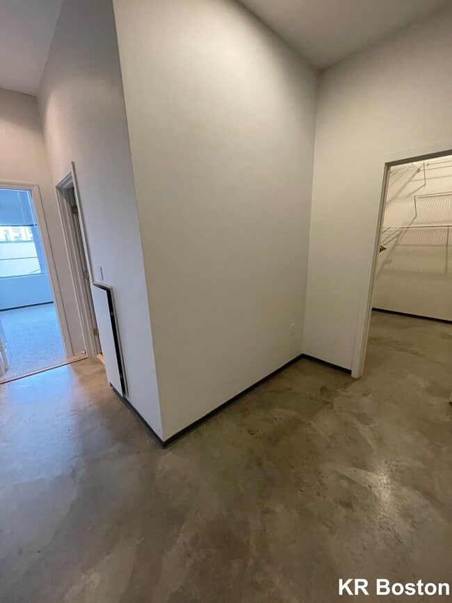 Building Photo - 370 Harrison Ave