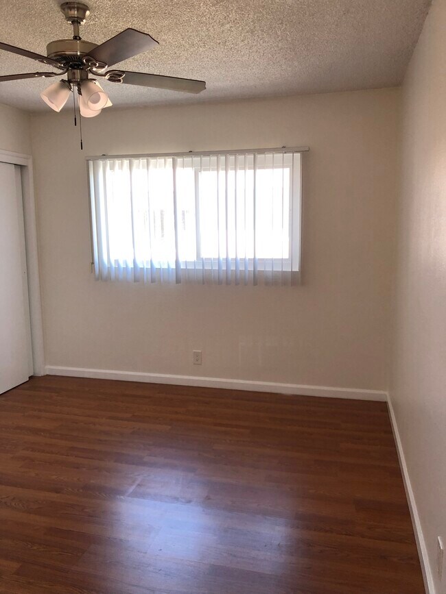 Foto del edificio - 11828 Eucalyptus Ave