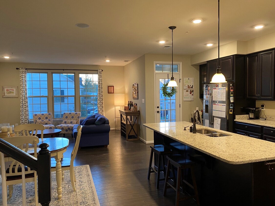 Foto principal - 5824 Oakdale Vlg Rd