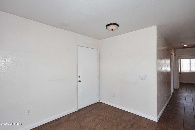 Foto del edificio - 532 W 9th St