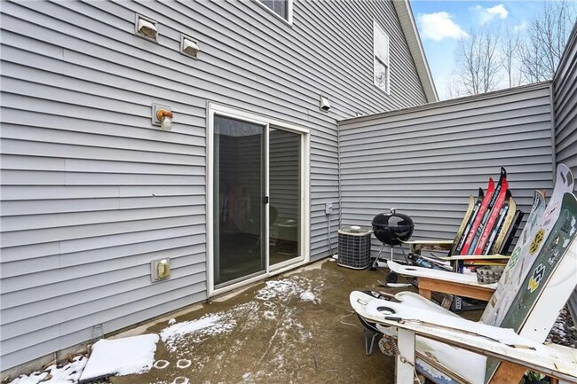 Foto del edificio - 635 Meadow Ln