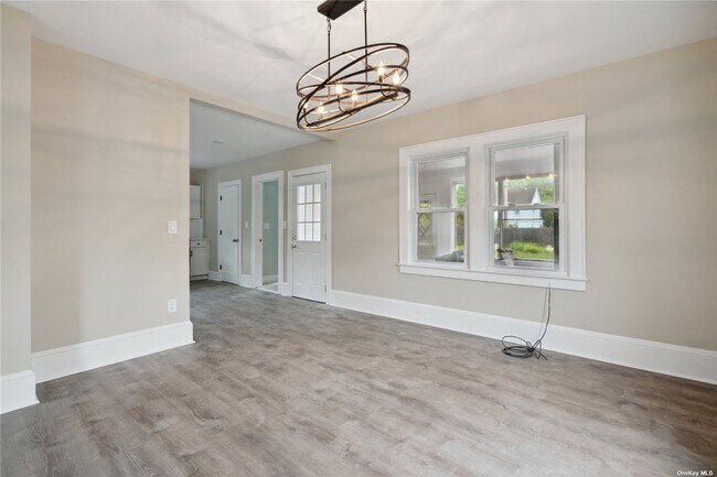 Building Photo - 1030 Glen Cove Ave