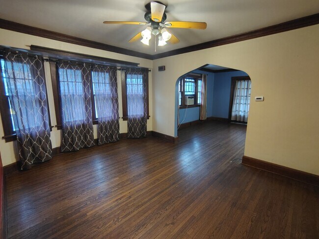 Foto del edificio - 1810 Auburn St