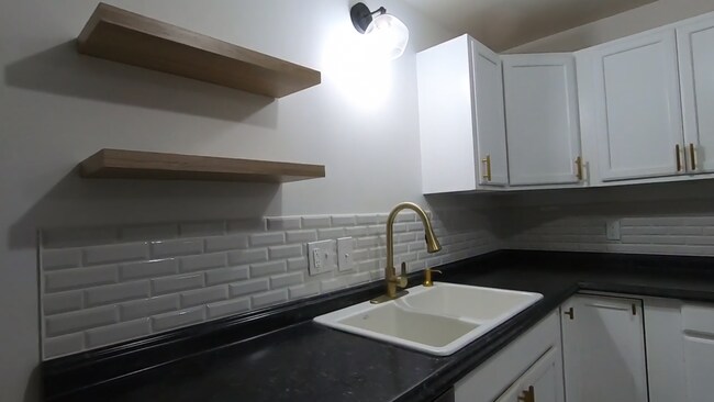 Kitchen - 410 W Washington Ave
