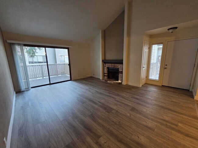 Building Photo - Hurley Place Condo