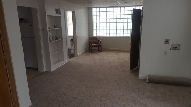 Living Room - 901 N 6th St