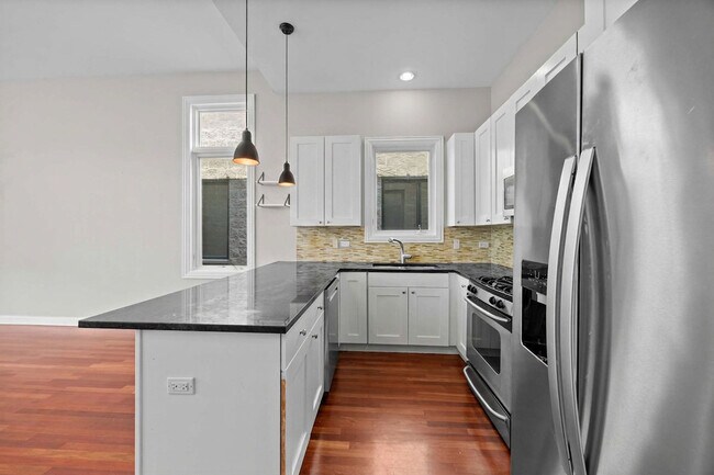 Foto del edificio - 919 N Hermitage Ave