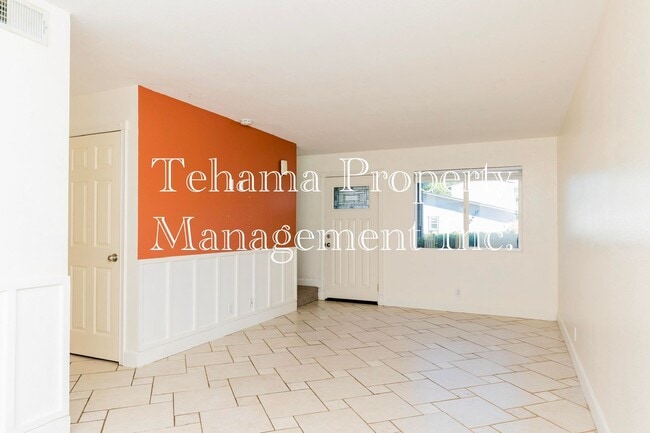 Building Photo - Charming 3 bedroom 1.5 bath Townhouse in Red Bluff