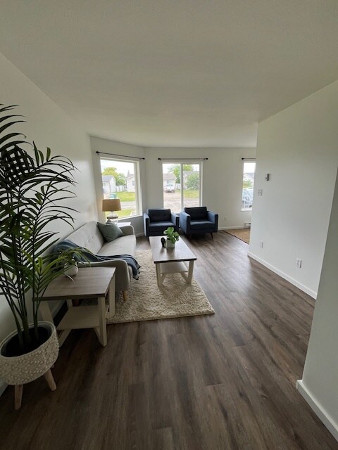 Photo du bâtiment - 8915-881A 81a St