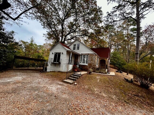 Building Photo - 149 Ravine St