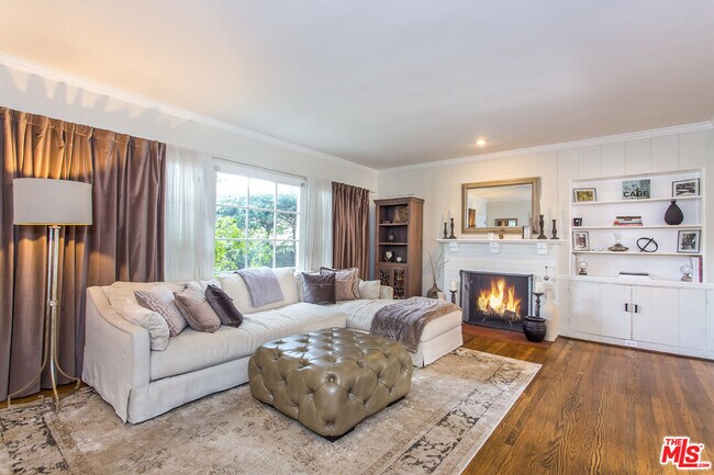 Foto del edificio - 1833 Fox Hills Dr