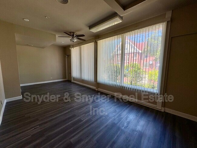 Foto del edificio - 777 W Market St