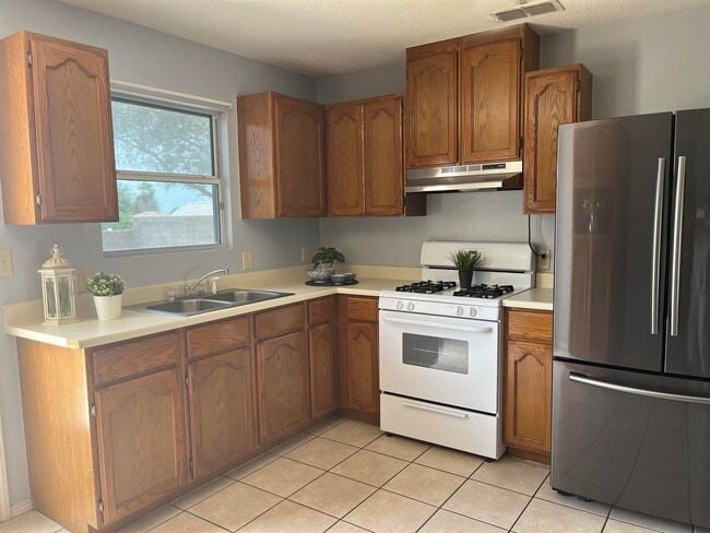 Building Photo - 821 Chalan Dr