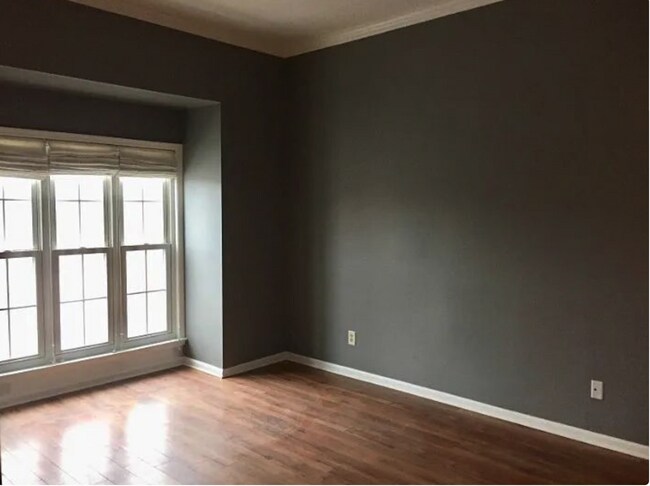 Photo - 2 bed 2 bath w/pool LOCATION!! Apartment