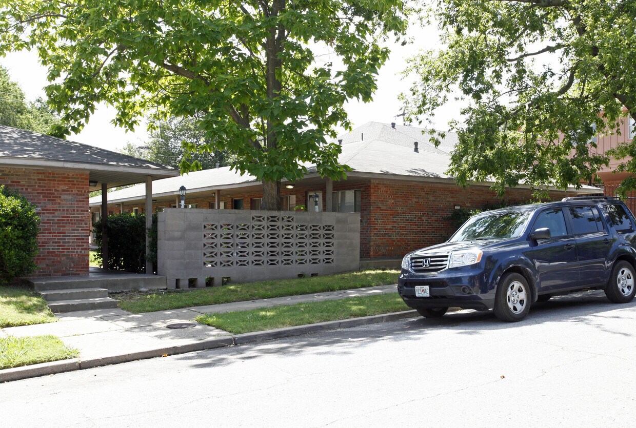 Primary Photo - 1231 S Quincy Ave
