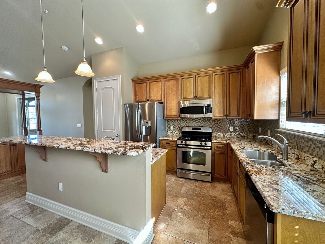 Spacious Haile Plantation Apartment – 3BR/2BA with Over 2,000 Sq. Ft. | Pet Friendly & Prime Loca... - Spacious Haile Plantation Apartment – 3BR/2BA with Over 2,000 Sq. Ft. | Pet Friendly & Prime Loca...