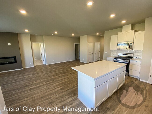 Building Photo - 3 br, 2 bath House - 2333 Ben Brown Dr