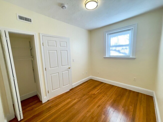 Building Photo - Brookline 4bed / 2bath Near Boston University - $6000 flexible move in date