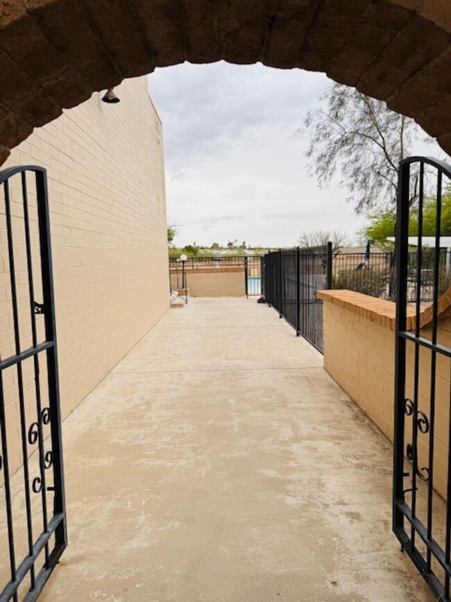 Building Photo - NW/ Oro Valley- Remodeled one bedroom apar...