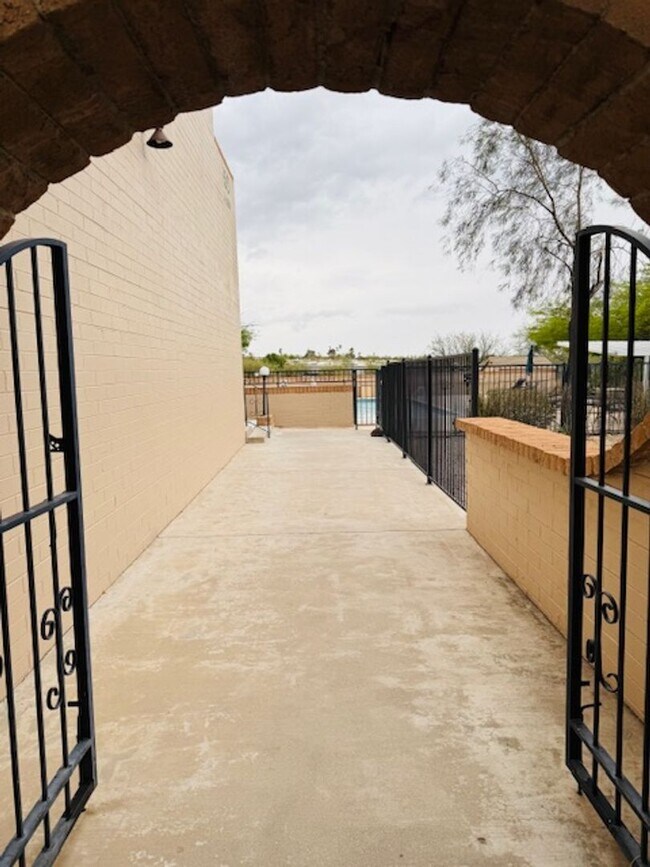 Building Photo - Sunnyslope Apartments