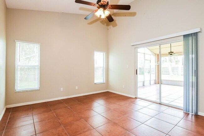 Foto del edificio - 1199 Twin Rivers Blvd