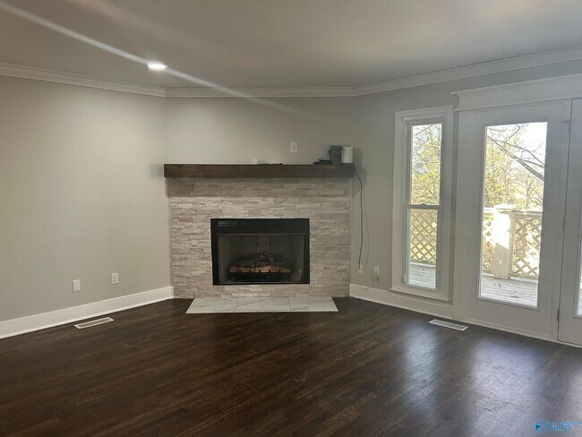 Building Photo - 2012 Fairway Hills Dr