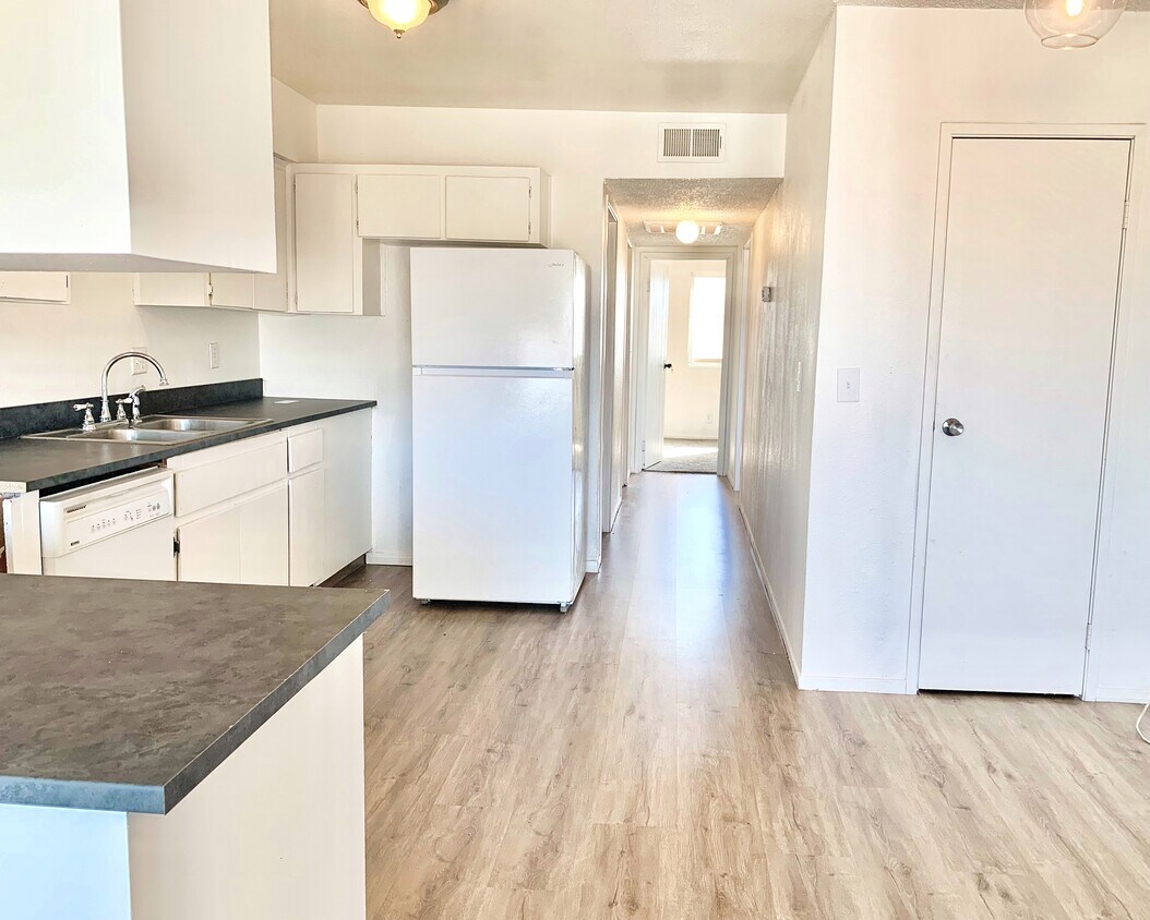 200 Bruce Way Unit 4, Henderson, NV 89015 Apartments in Henderson, NV