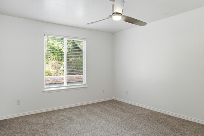 Building Photo - 5396 Willow Ln