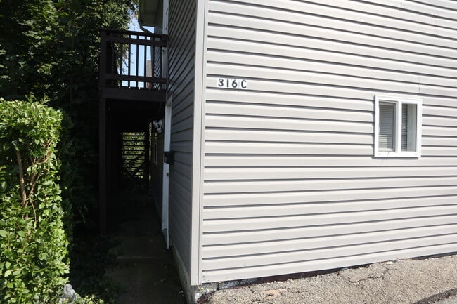 Building Photo - 316 5th St