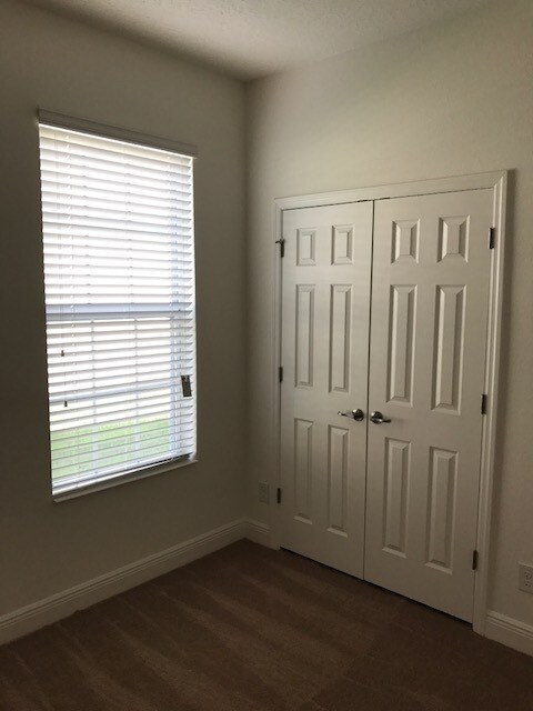 Building Photo - HUGE 5 BEDS TWO STORY!!! CLOSE TO HIGHWAYS...