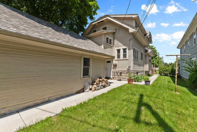 Building Photo - 7317 W Lapham St