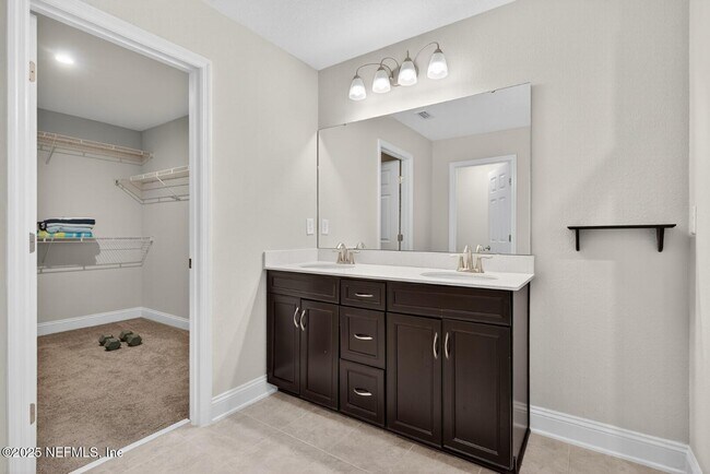 Foto del edificio - 411 Narrowleaf Dr