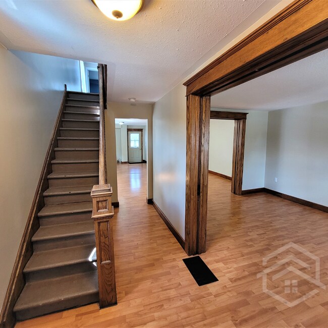 Photo du bâtiment - 3-Bedroom Apartment in Otterville!!