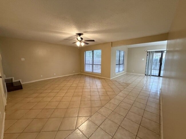 Building Photo - 1002 Castle Heights Dr