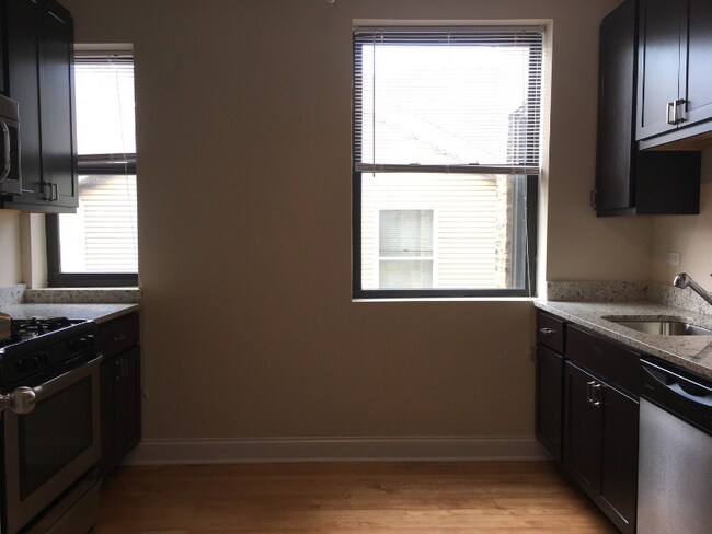 Foto del edificio - 5400 N Winthrop Ave