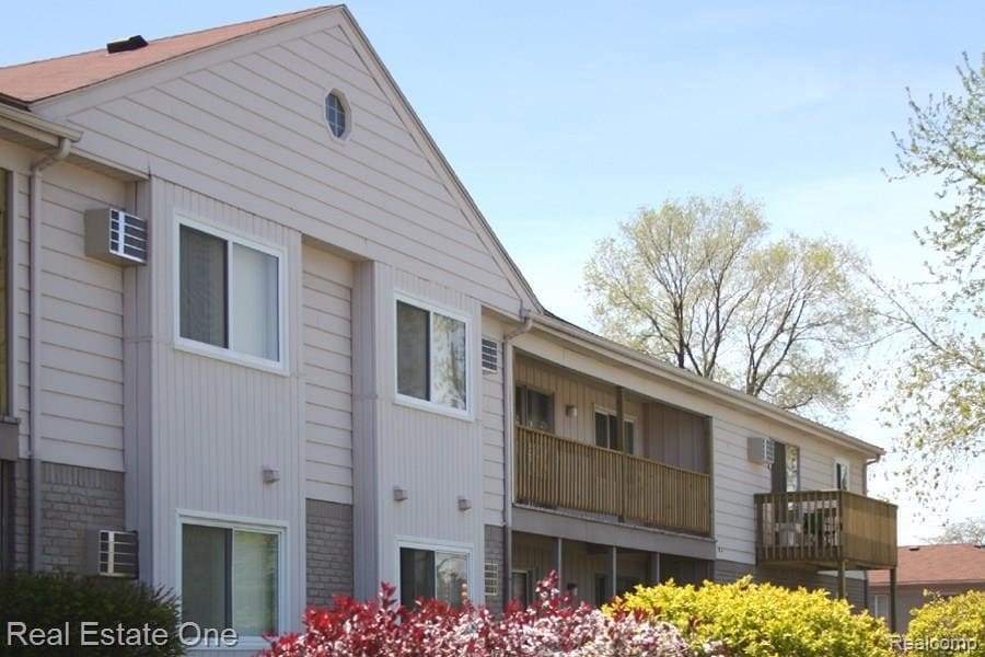 1289 Kirts Blvd, Troy, MI 48084 Condo for Rent in Troy, MI