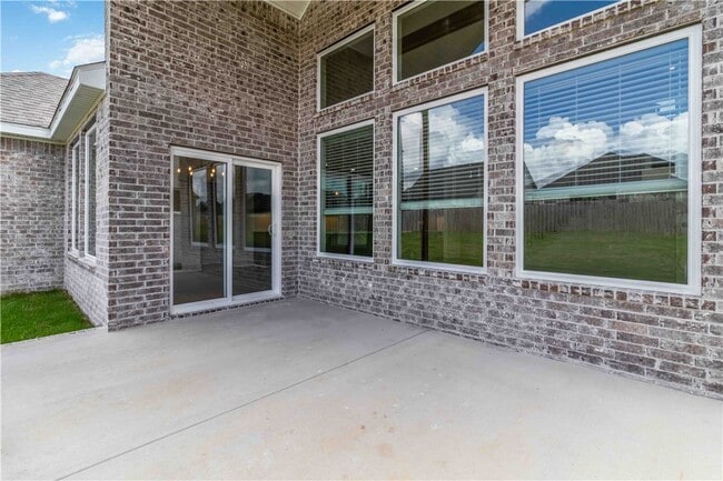 Building Photo - 1051 Whistler St