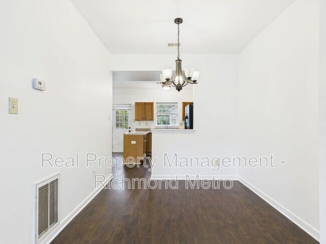 Foto del edificio - 9012 Silverbush Dr