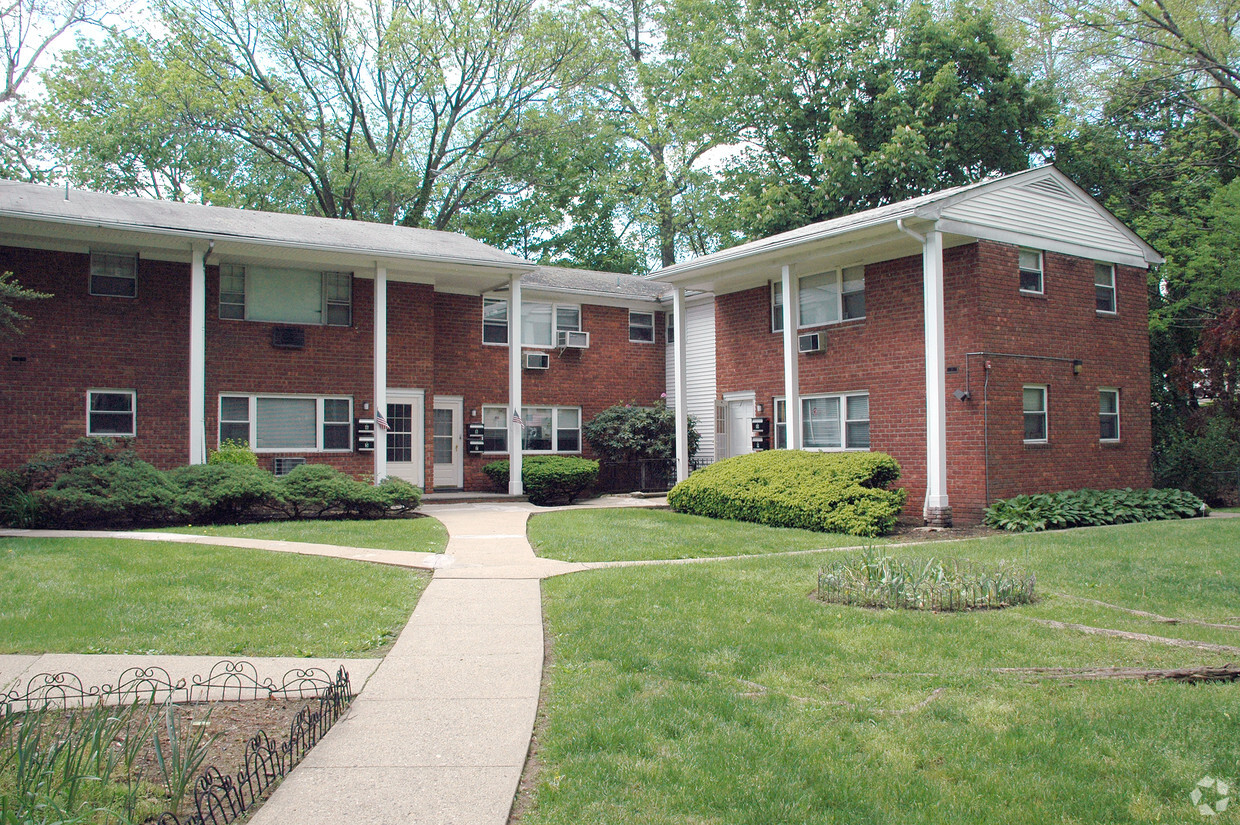 Foto principal - 21 Hutton Ave