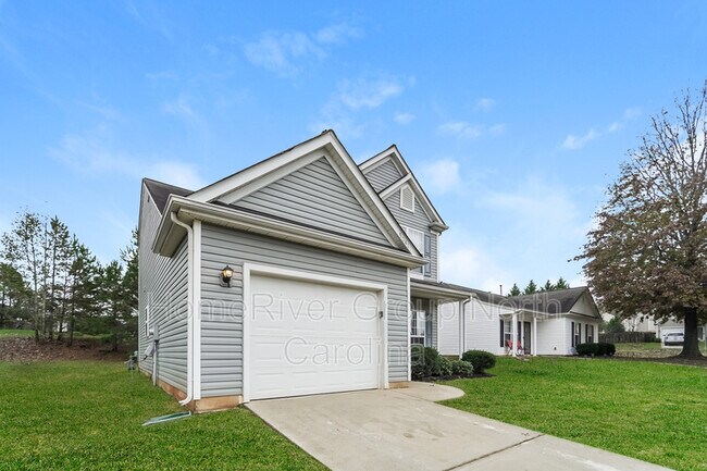 Foto del edificio - 5041 Blueberry Hollow Pl
